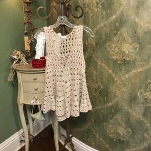 VENUS KNIT TOP SIZE M